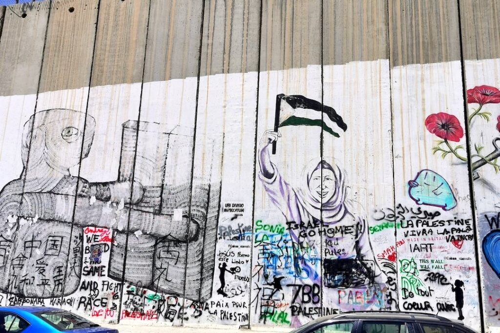 graffiti bansky στα τείχη της Παλαιστίνης 