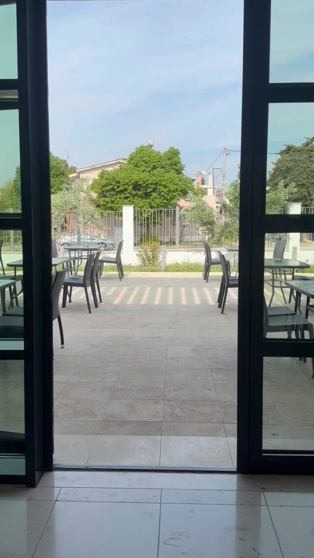 Η αγαπημένη μας παραλία, Μεσημβρία, στην Αλεξανδρούπολη έγινε η αφορμή να επισκεφθώ το Αρχαιολογικό Μουσείο Αλεξανδρούπολης για να μάθω περισσότερα γι αυτή την αρχαία πόλη, τα ερείπια της οποίας δεσπόζουν πάνω από την πανέμορφη αυτή παραλία!

Αν βρεθείς στην Αλεξανδρούπολη, δώσε μια ευκαιρία σε αυτό το μικρό, αλλά μεστό μουσείο. Ίσως τελικά, όπως κι εγώ, να νιώσεις πως μερικά από τα πιο ουσιαστικά ταξίδια μόνο λίγη περιέργεια και λίγο χρόνο.

📍Αρχαιολογικό Μουσείο Αλεξανδρούπολης 
Γενική είσοδος: 10€
Ανοιχτό από Δευτέρα μέχρι Κυριακή 8:30-15:30 
(Τρίτη κλειστά)
* Σάββατο 13:00 - 20:00 

#axd #alexandroupoli #evros #ellada #museums #travelbloggers #travelers #travelcouple